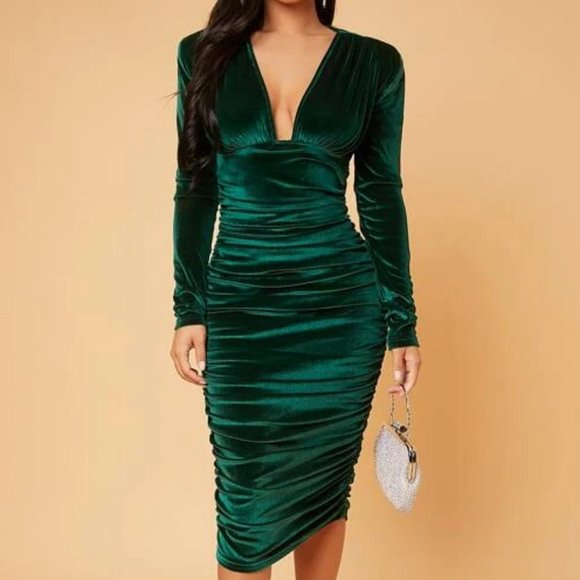 Green Deep V-Neckline Ruched Velvet Bodycon Midi Dress - Picture 2 of 6